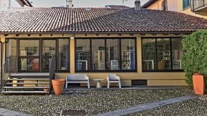 Biblioteca Civica di Arona (vetrata) - Foto a cura del Foto Club Arona